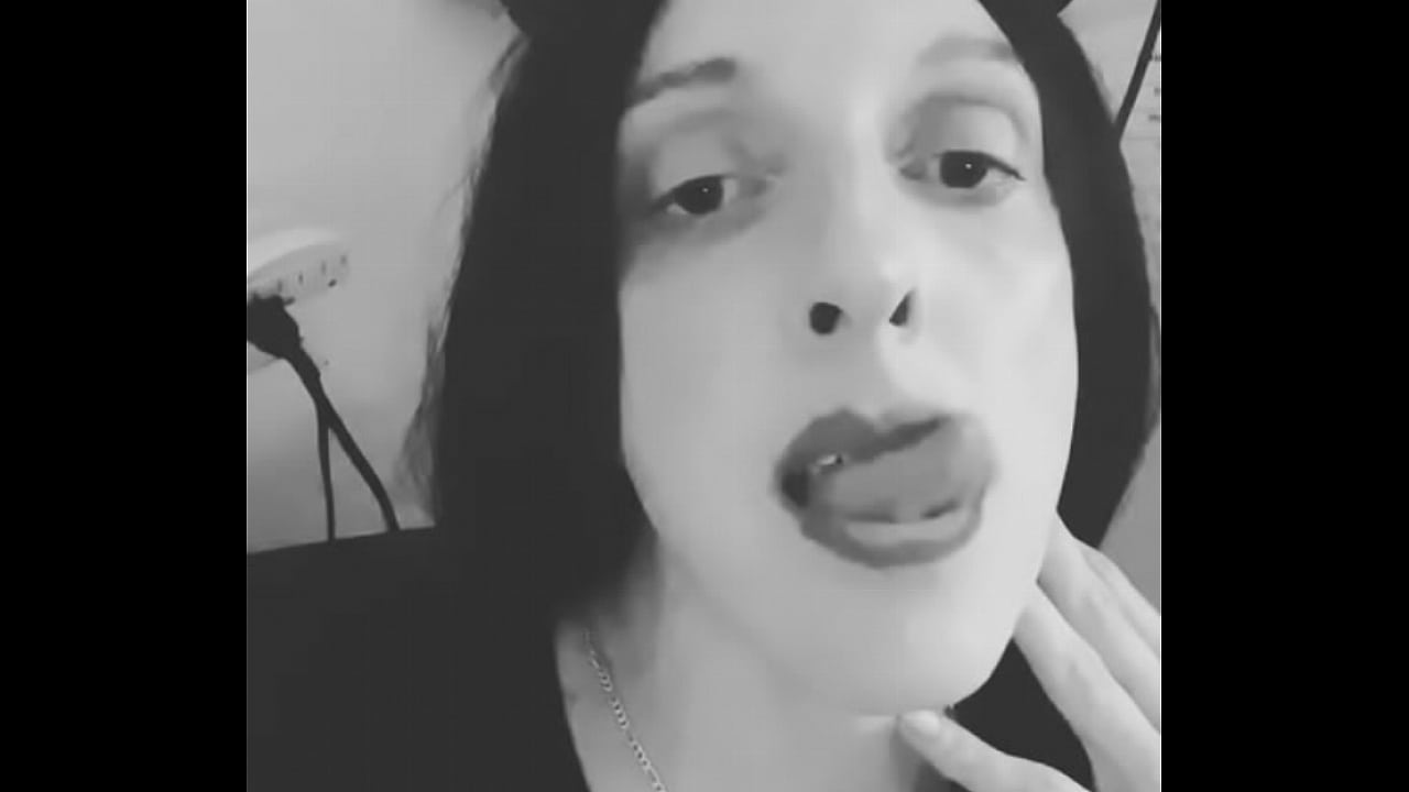 White TS shows off tongue