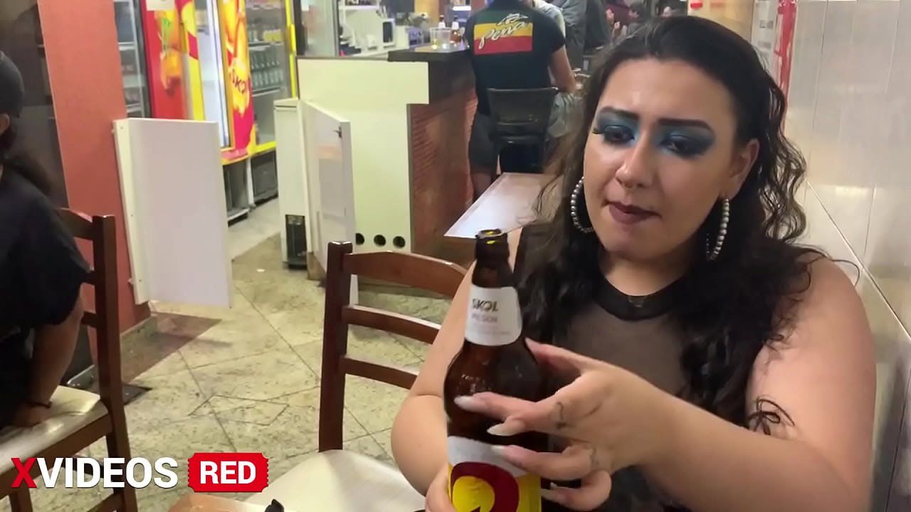 Ninfeta rabuda e Tatuada Peituda Resolvem se divertir na rua, Na oliveira lima em pleno centro da cidade. - Manddy May