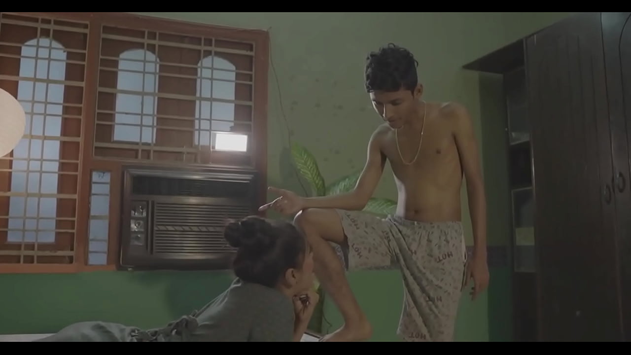 Desi College Boy Fucking His Next Door Mature Indian Bhabhi In Her Bedroom Hindi Audio