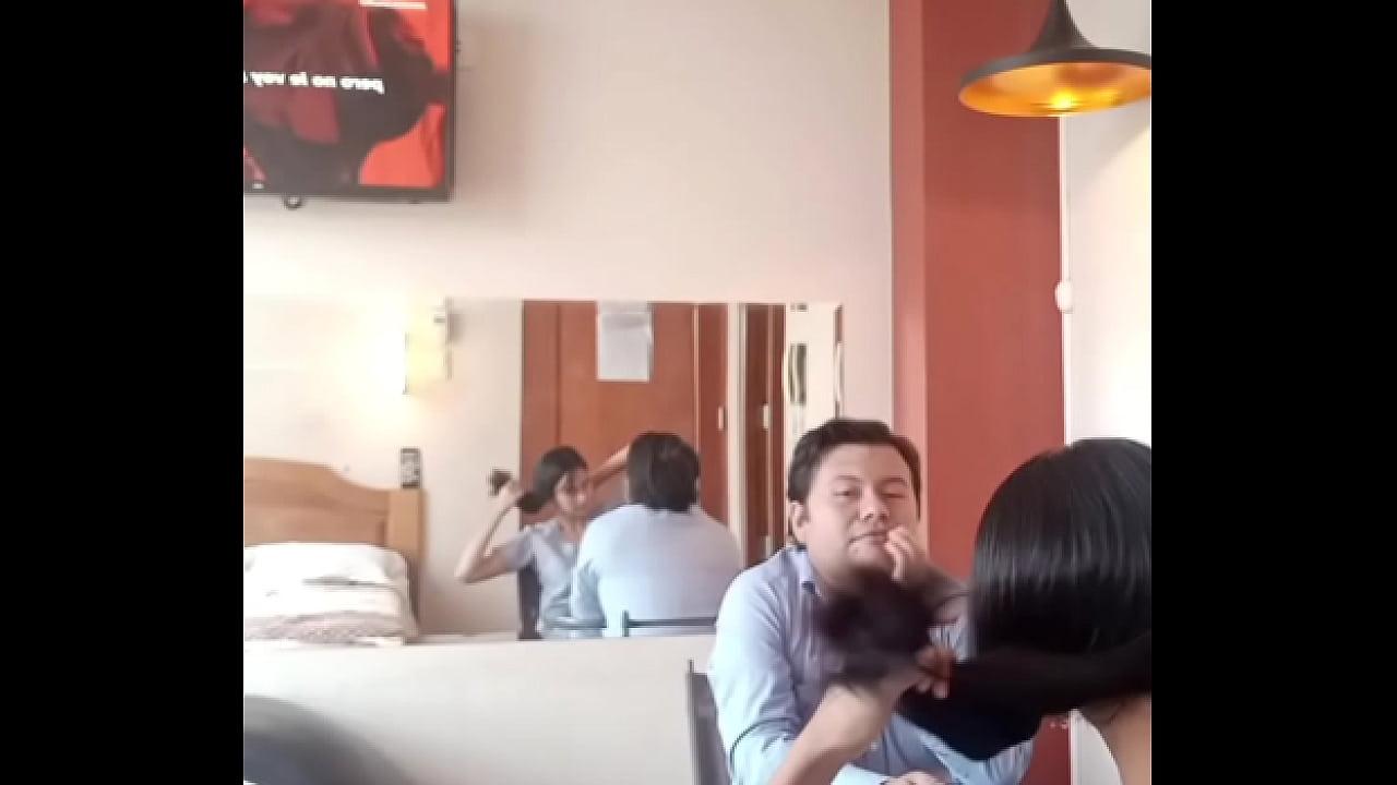 hago lo que desee por el puesto, pero por favor, deseo ascender, no niegue que soy una personal eficiente y complaciente, quiere entrar? chorrearse? y llenarme? h&aacute;galo, estoy cachonda