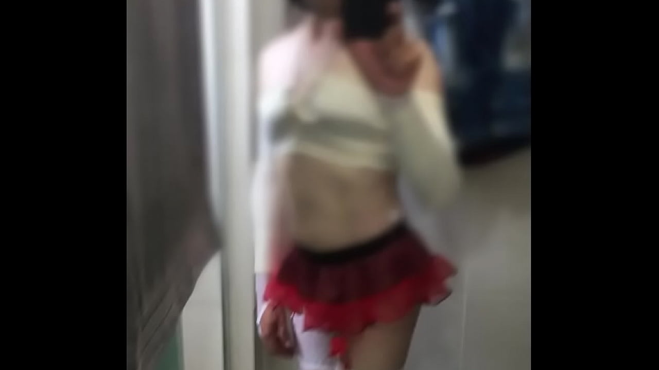 me vesti de puta na su&iacute;te da filha dele