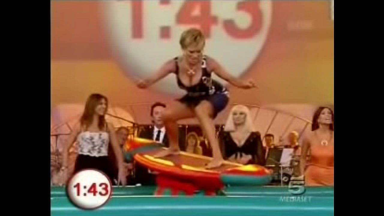 Another hot lady takes part in the indoor surfing game on Buono Domenica which inevitibly leads to upskirts and downblouse moments