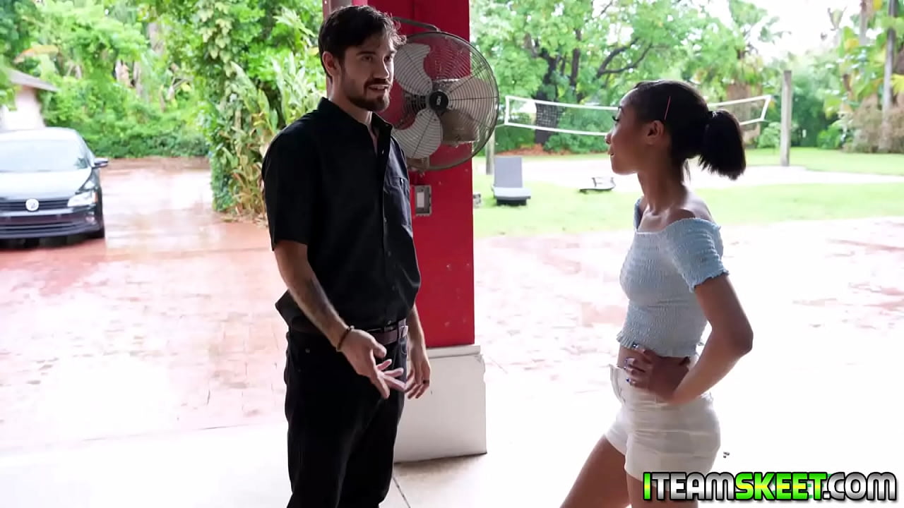 Greatful teen Alicia Reign letting the stud to fuck her teen muffin and makes him cum hard all over her face