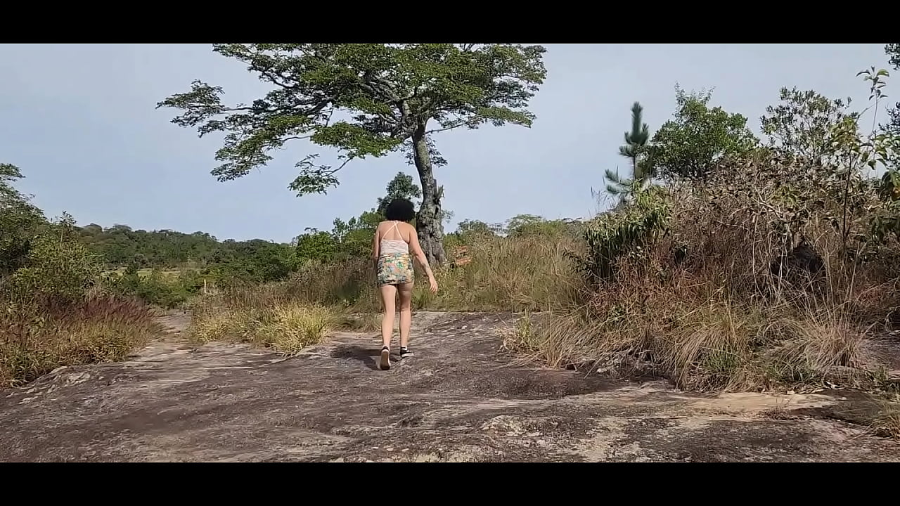 Trilha, cachoeira e muito sexo em p&uacute;blico!