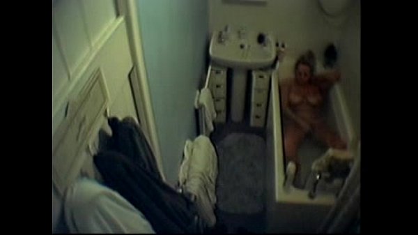 Masturbaci&oacute;n en Ba&ntilde;era/ Esp&iacute;a / Spy