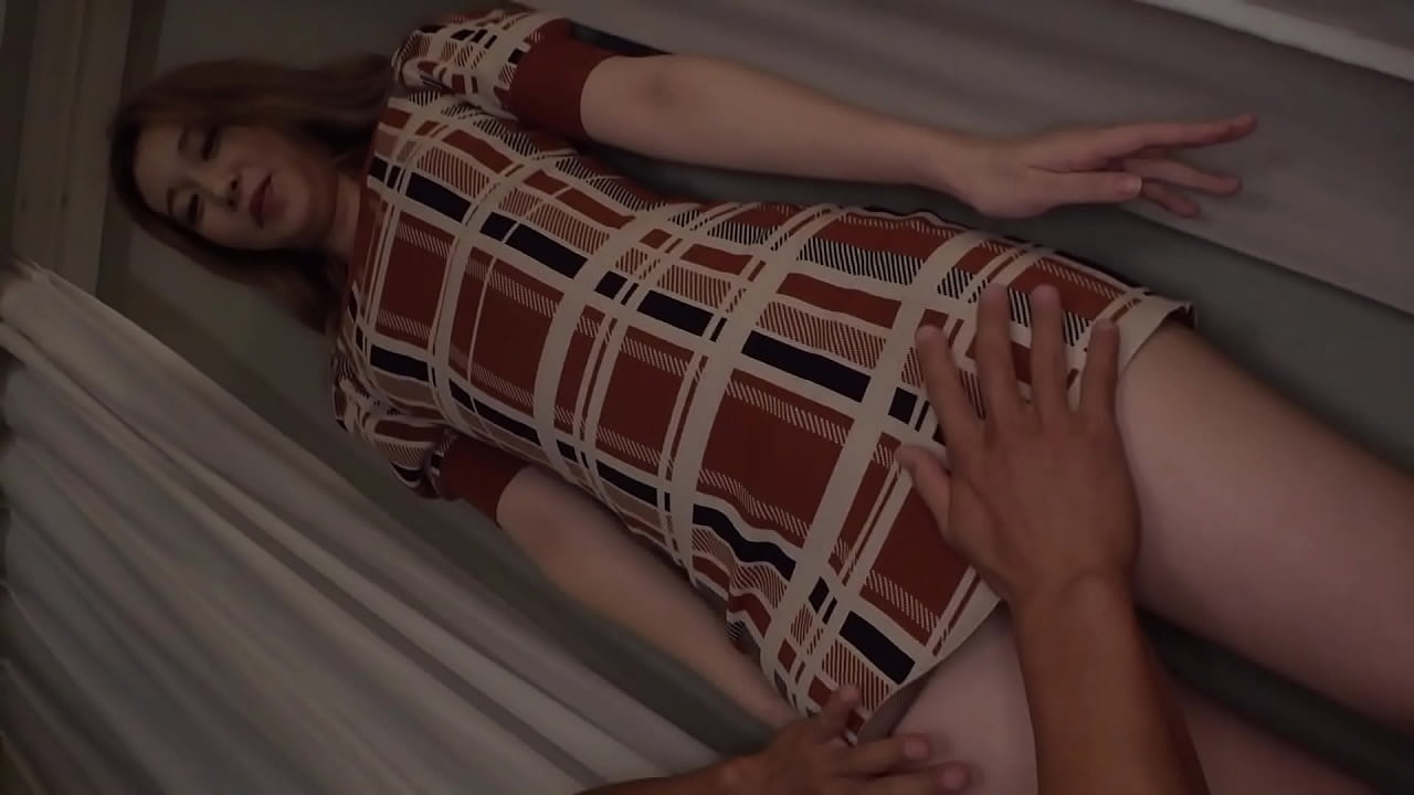 マ〇コを激クンニや指マンをしたら狭膣が悦びの汁を出してきました。 そしてシックスナインからチ〇ポをジュルジュル吸い付くように舐め膣奥にチ〇ポを挿れると「あ～ん気持ちぃ、気持ちぃ、気持ちぃ、