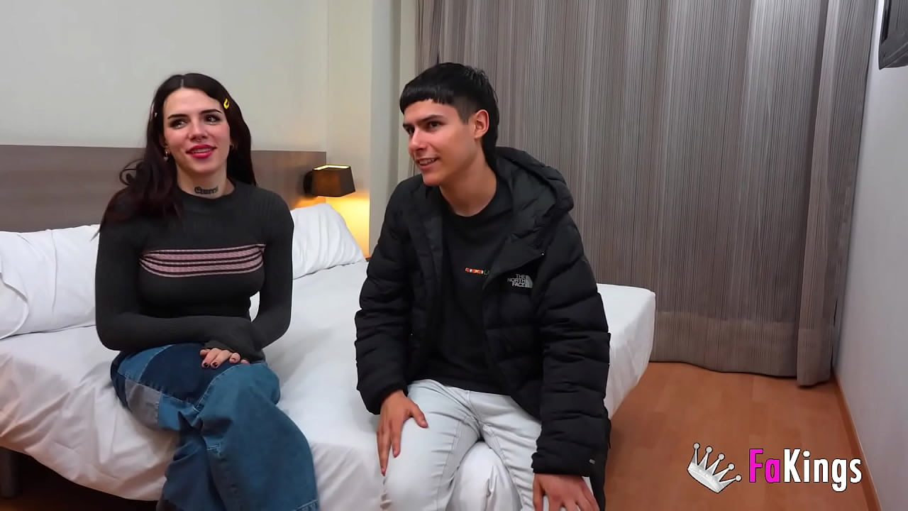 Ladyboy Jessica Kate, the most desired transsexual in Spain, fucks a young and inexperienced guy - FAKings