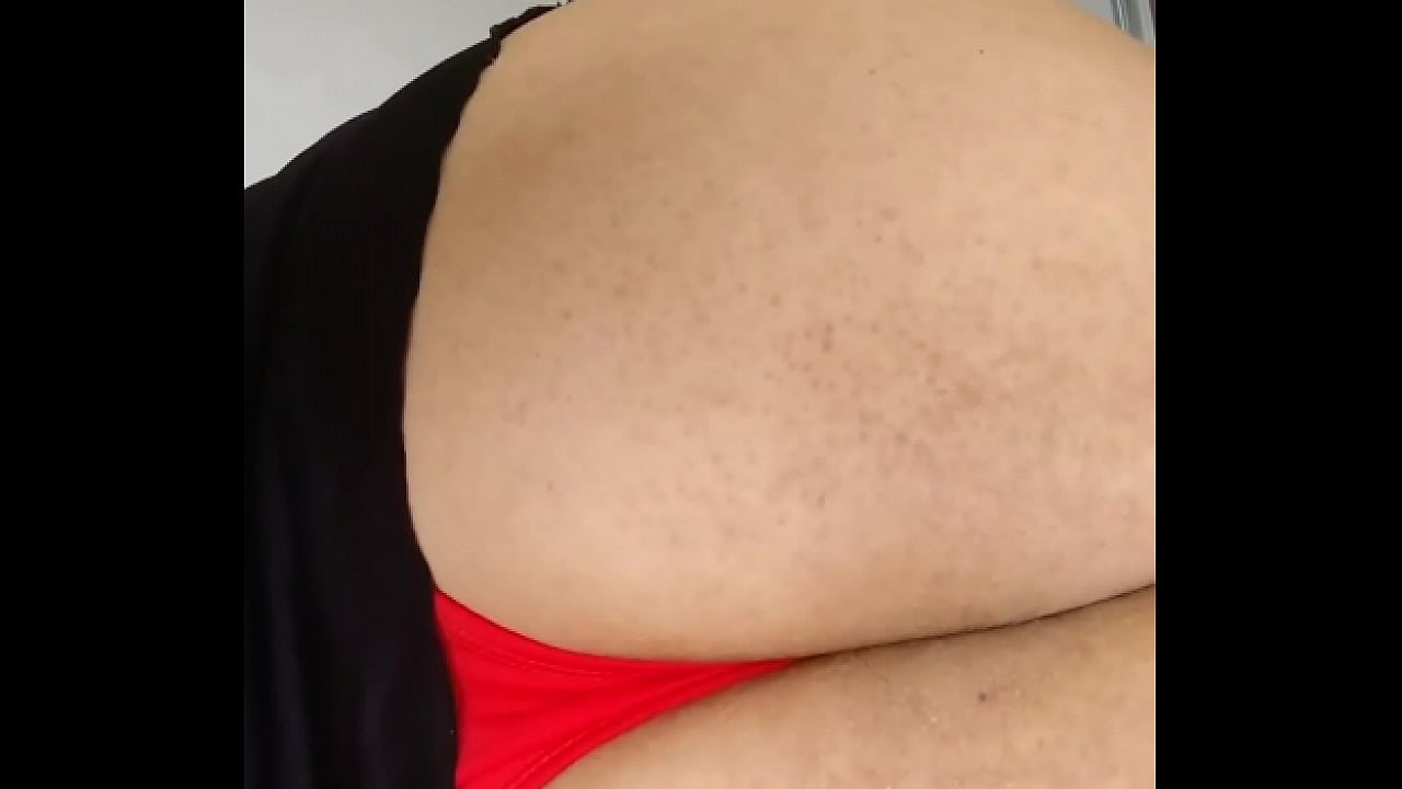 Cdzinha de camisola e biqu&iacute;ni