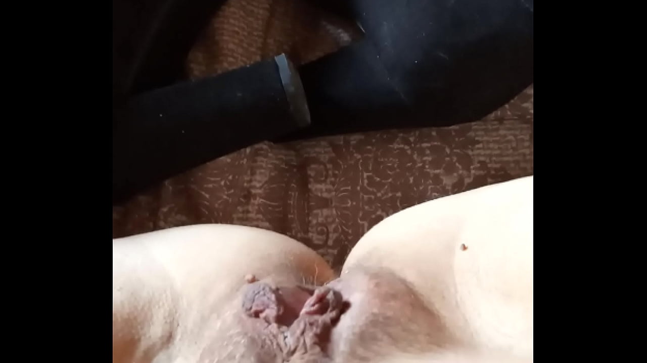 Moglie in stivali lunghi con tacchi alti