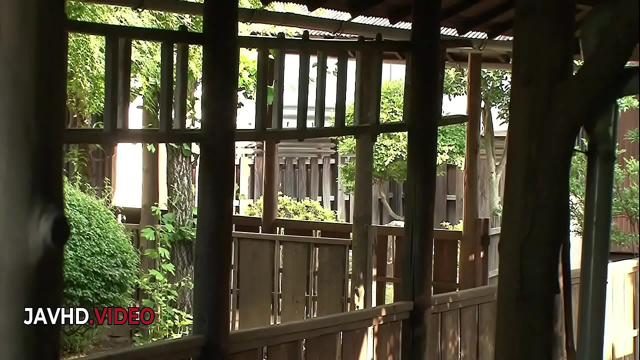 Curvy Japanese MILF Reira Aisaki Teases with Sensual Oral Before Hot Action