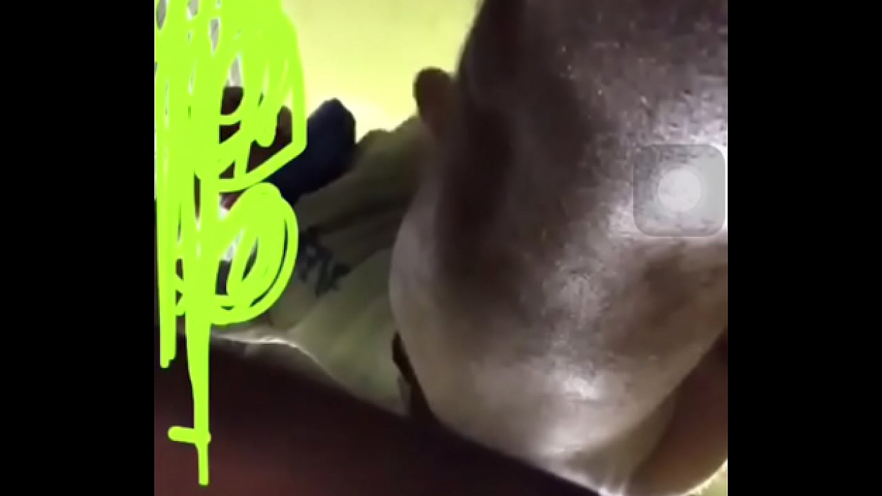 Colega de trabalho batendo uma