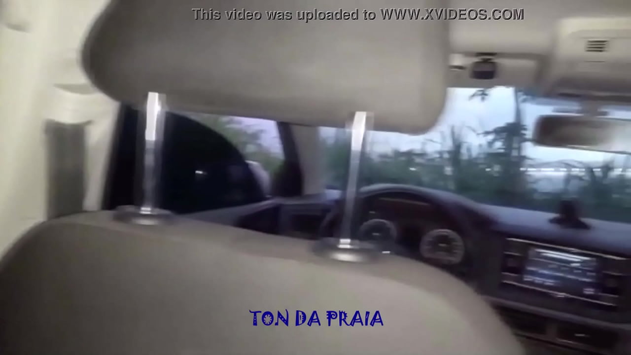 Depois da balada, convenci a loirinha a dar uma volta at&eacute; um point da cidade de S&atilde;o Vicente... n&atilde;o resistiu, caiu de boca... e nem ligou para os carros estacionados ao lado