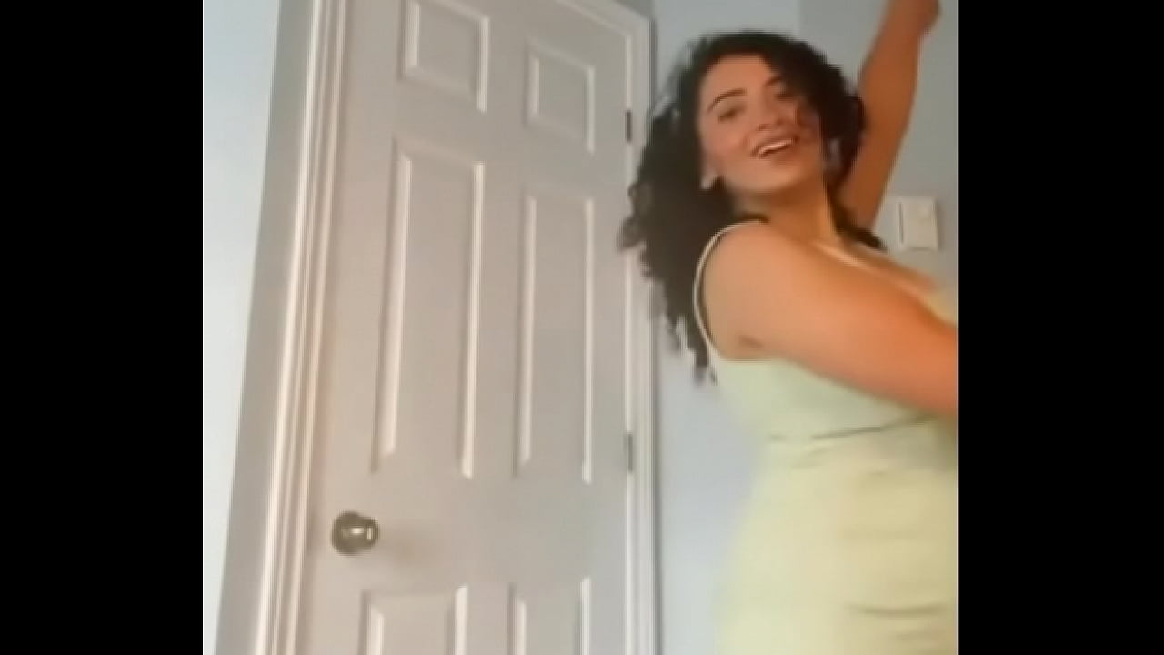 مرات جمال المنجد بتدق من نجار صاحب جوزها