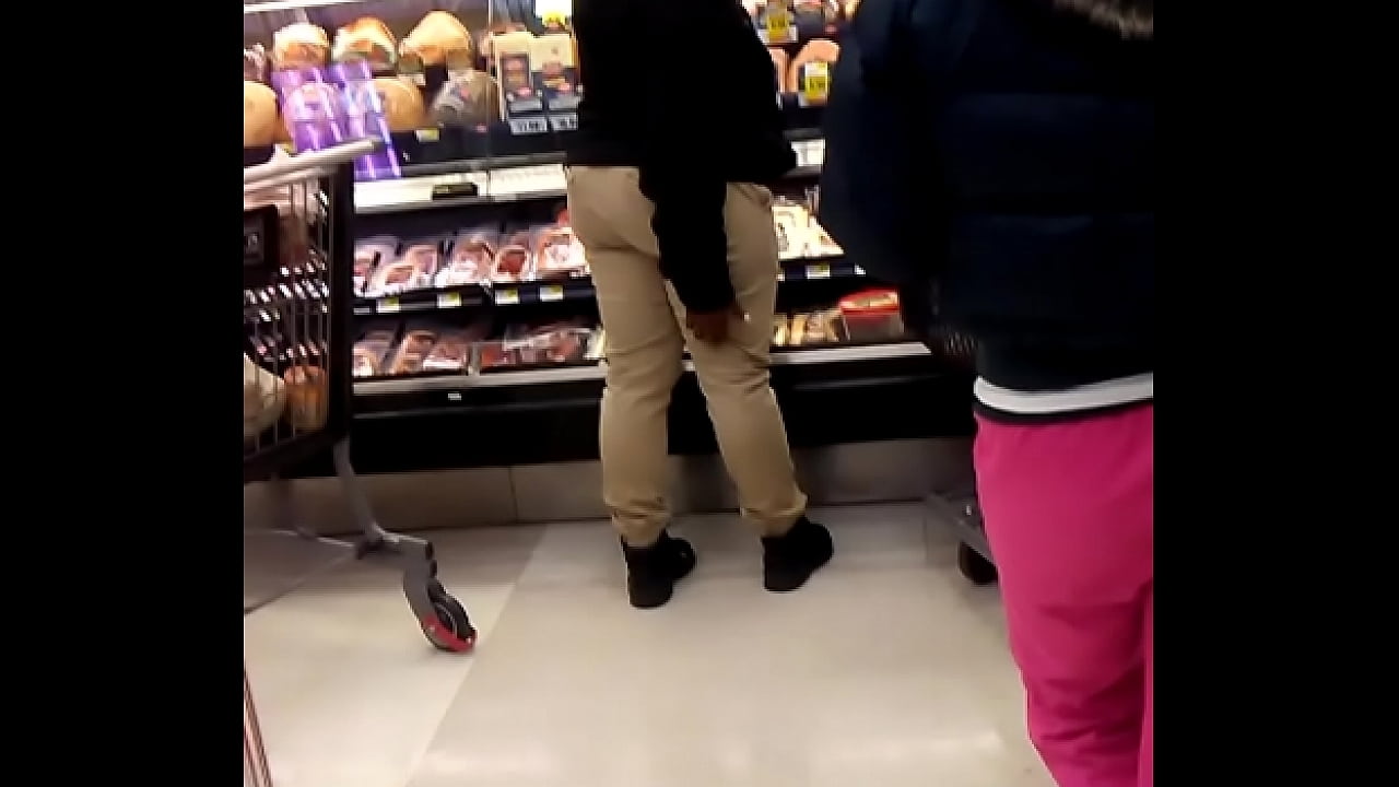 Phat ass bmore chick in supermarket