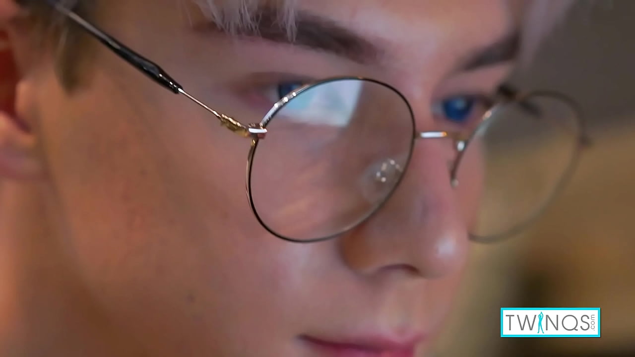 Naughty & Dreamy Twink! It's Karol Gajda Stripping & Getting Off For You!