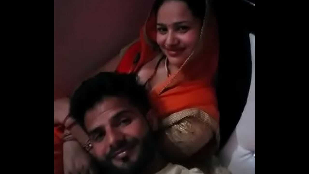 Desi girl fucked room hindi
