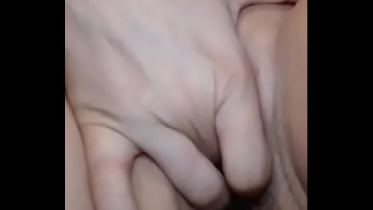 Luana safada se masturbando pra mim no banheiro