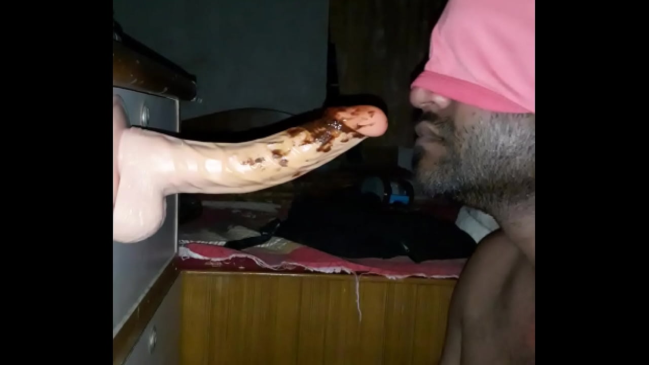 Cleaning shitty dildo with proper sloppy deepthroat than again to asshole