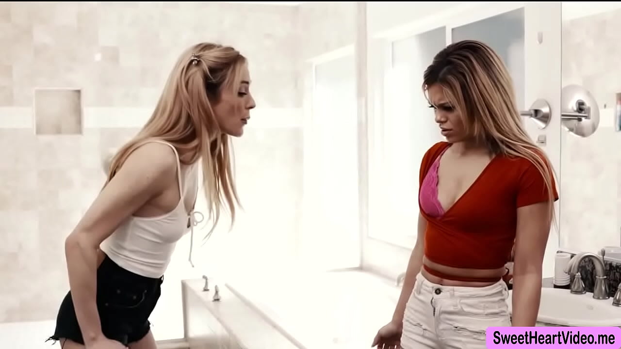 Aiden Ashley does pussy licking with Destiny Cruz and they love it