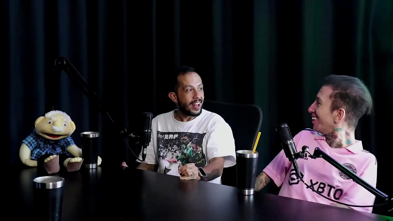 Adora uma safadeza, o mineiro transa melhor que o paulista, j&aacute; deu o cu, teve um acidente, fez sexo na igreja e... - Alice Vasconcelos (WATCH ON: SHEER/RED)