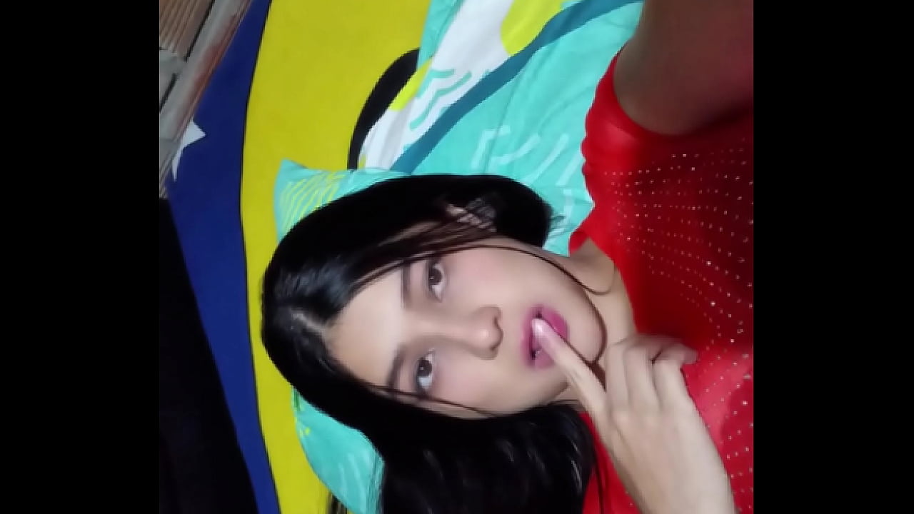 Mi madrastra no tiene sexo desde hace tiempo y se masturba( CASERO REAL)