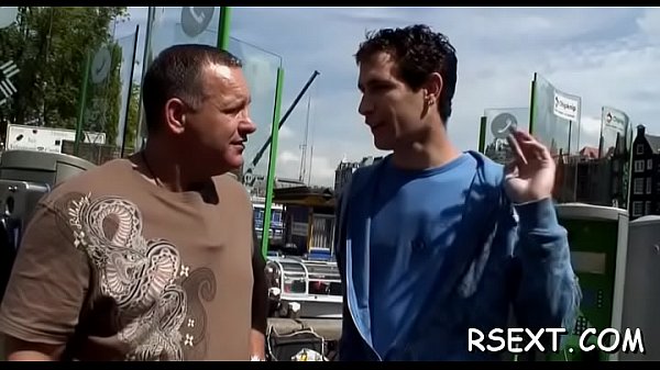 Hottie takes it up the ga