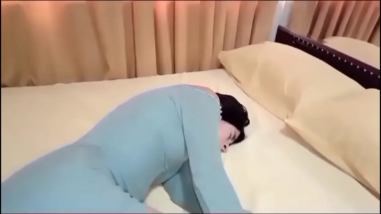 Candyboom debuta en anal con su primastro hasta que le duele y no puede ni sentarse