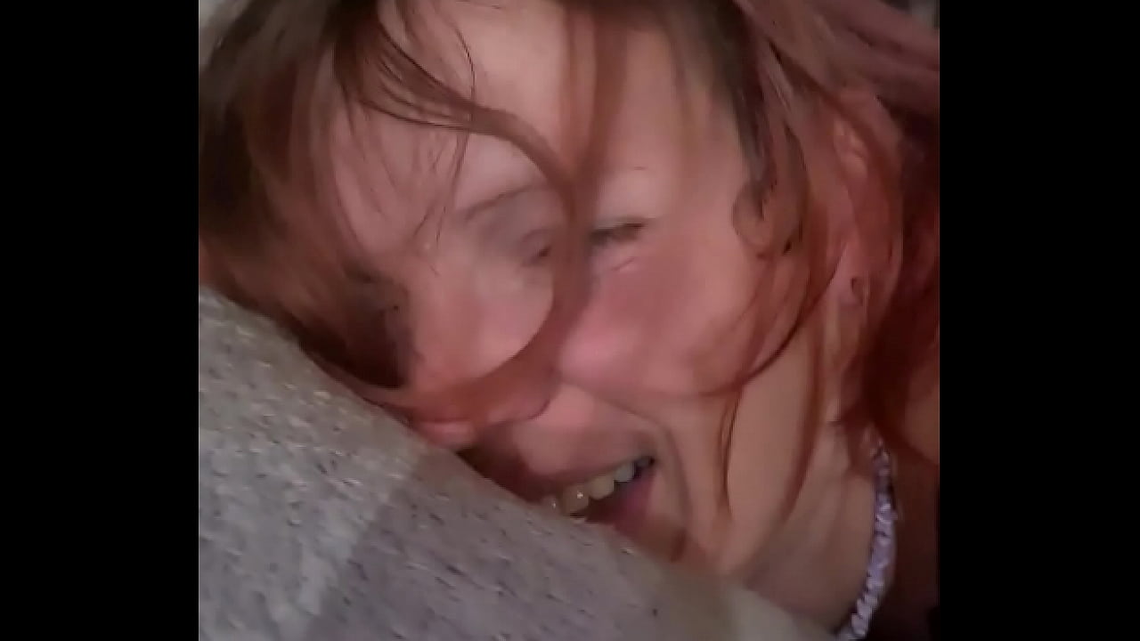 Je me fais baiser et mon mec me regarde choqu&eacute;