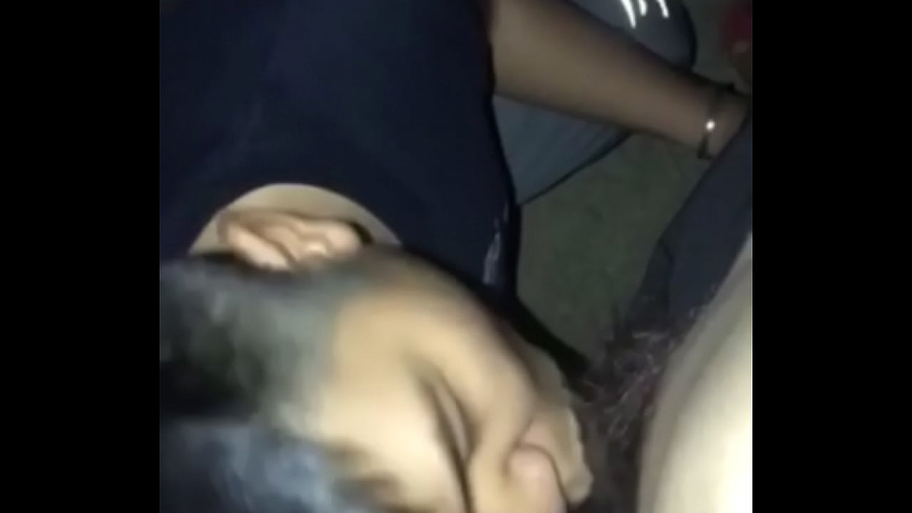 Trai outdoor b&uacute; cu