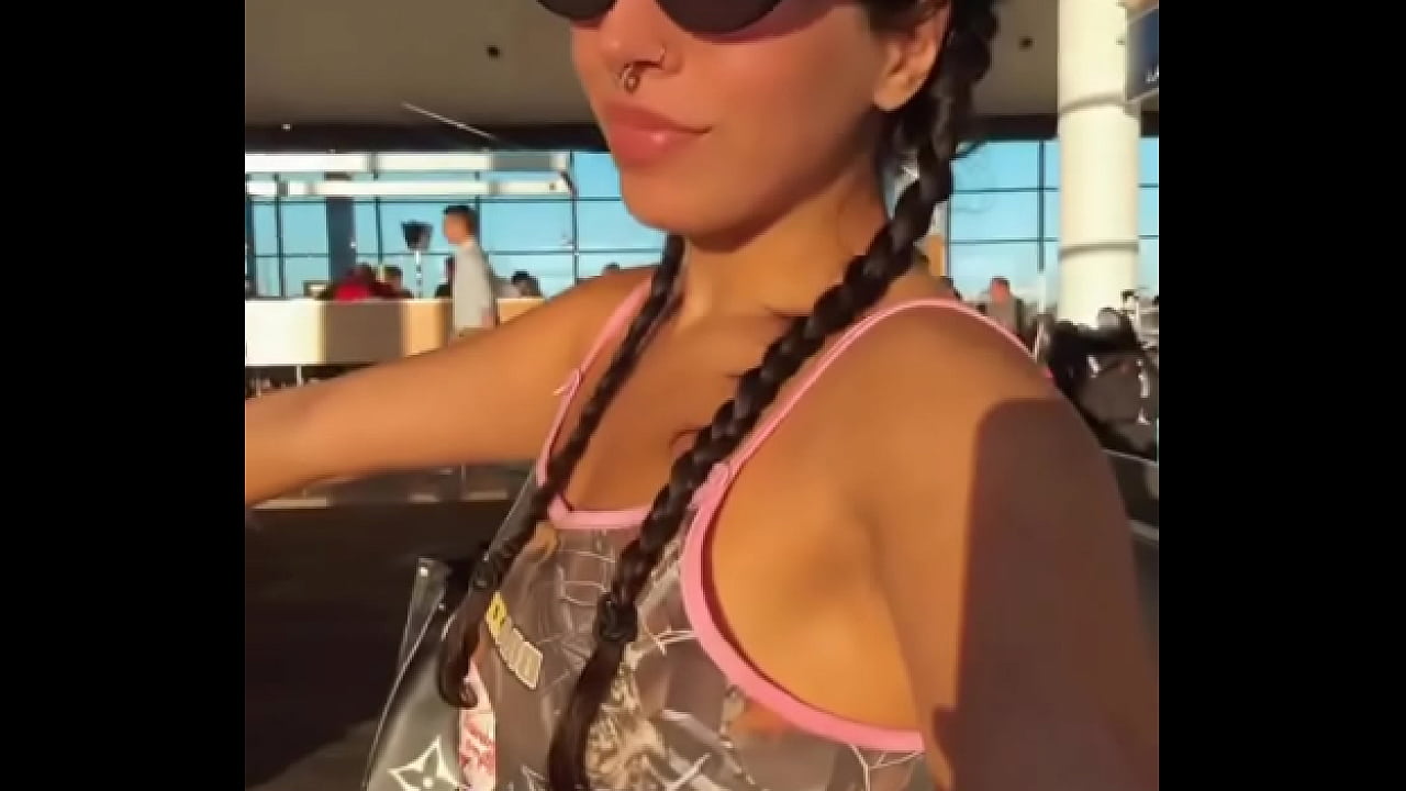 Do you think my Brazzers camo set is keeping me hidden at the airport? It&rsquo;s obv stealth mode, right?