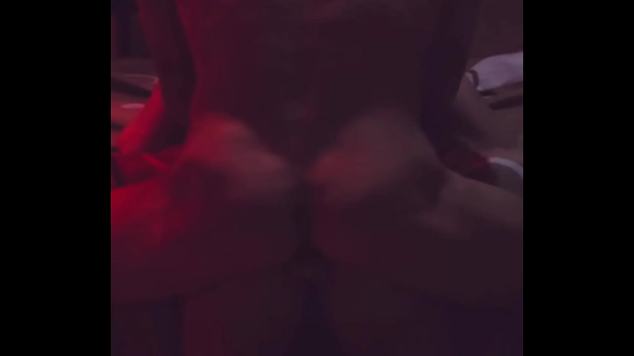 La rumba nocturna nos deja locos a mi mejor migo y a mi y nos machacamos