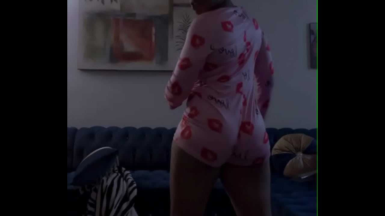 Big black Ass clapping