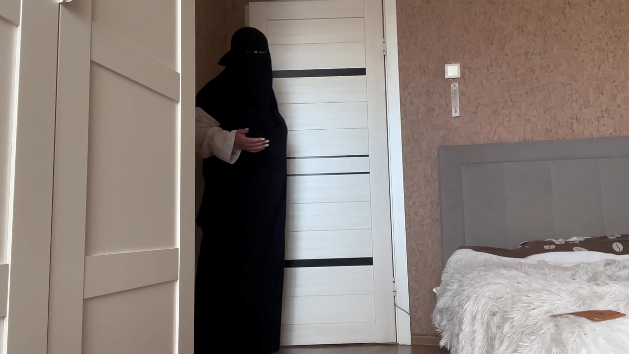 Stepmom gives jerk off instructions to her stepson