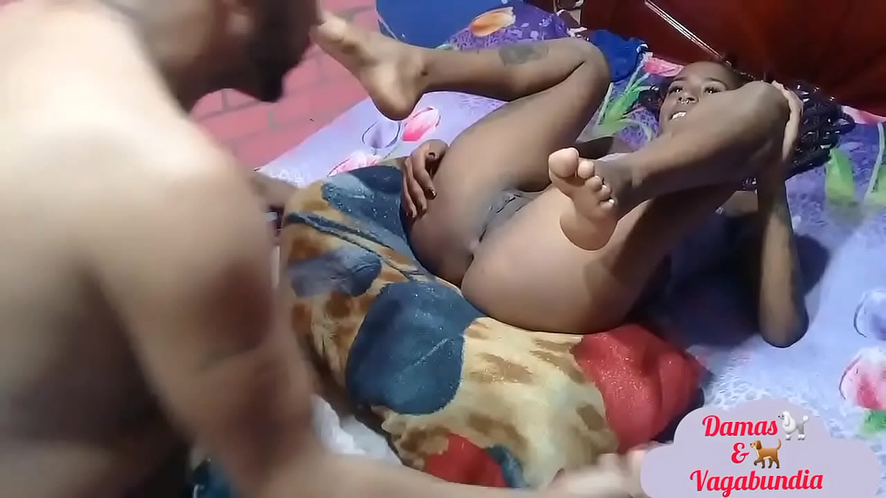 Dupla penetra&ccedil;&atilde;o na pele com teen negra