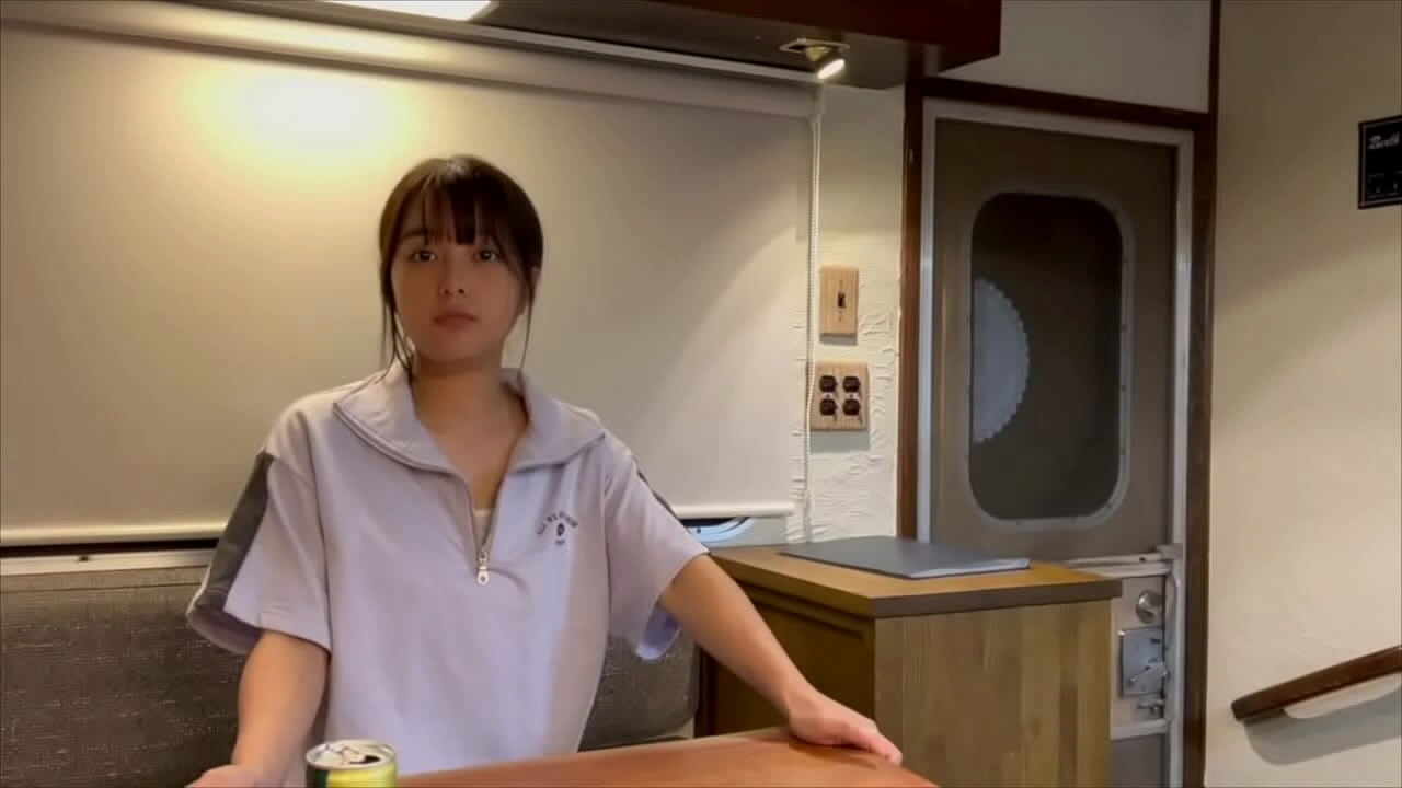 キャンピングカーを借りて彼女と旅行。車が左右に揺れるほど彼女とSEXでイキまくるカップル。