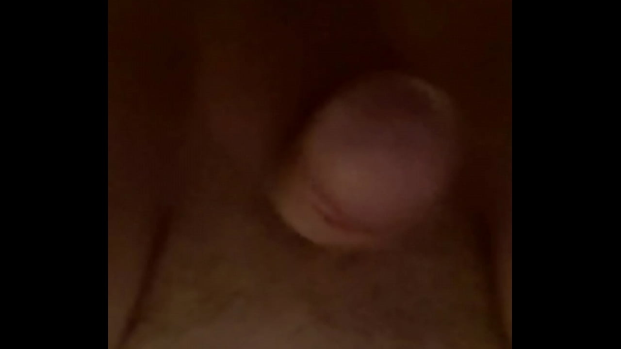 Socando no cuzinho - sentando gostoso esperando rola