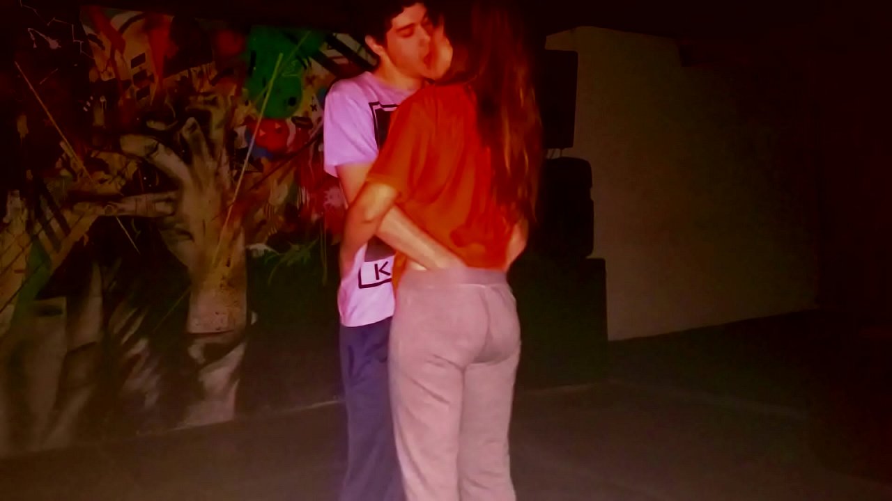 Sexy milf me hace la mejor garganta profunda de mi vida