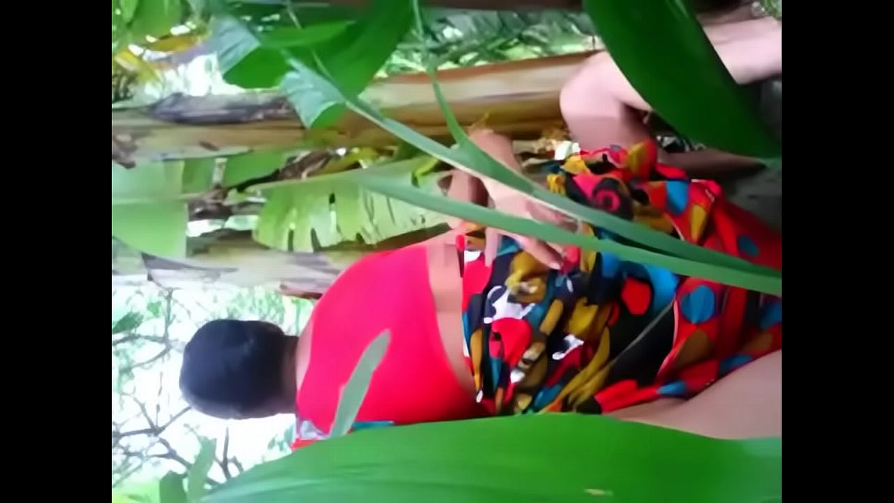 Outdoor aunty and young tamil guy fucking 18 year old desi