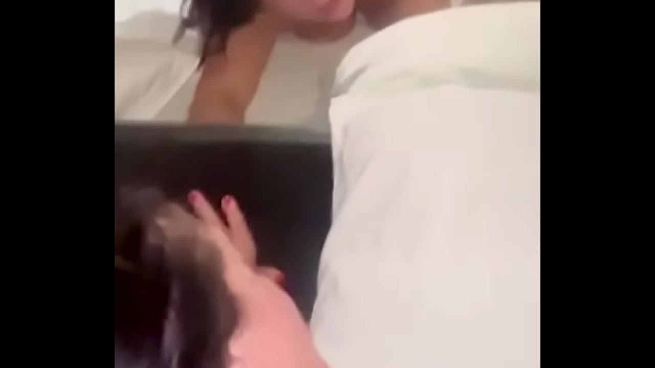 Meti gostoso na mulher do corno!!