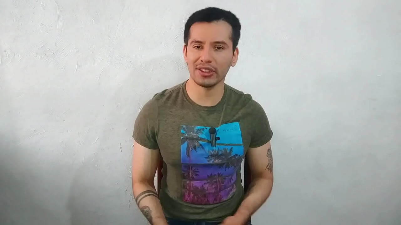 Alba&ntilde;il dotado le mete sus 20cm de vergota grande a ejecutivo en ba&ntilde;os del cine!