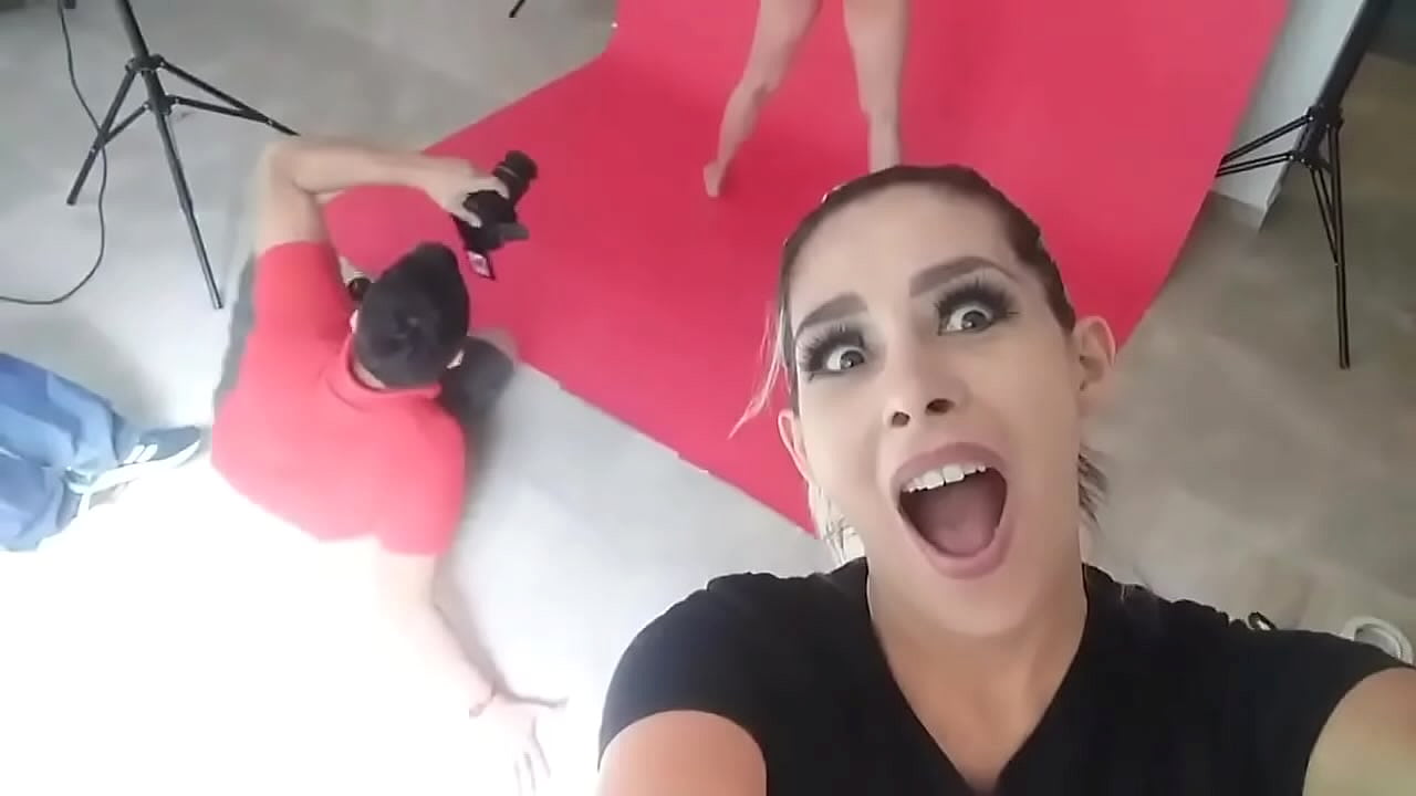 Aqu&iacute; trabajando andamos con sofia joseph DEBUT EN mundoXoficialPhotos Gustavomorreyra