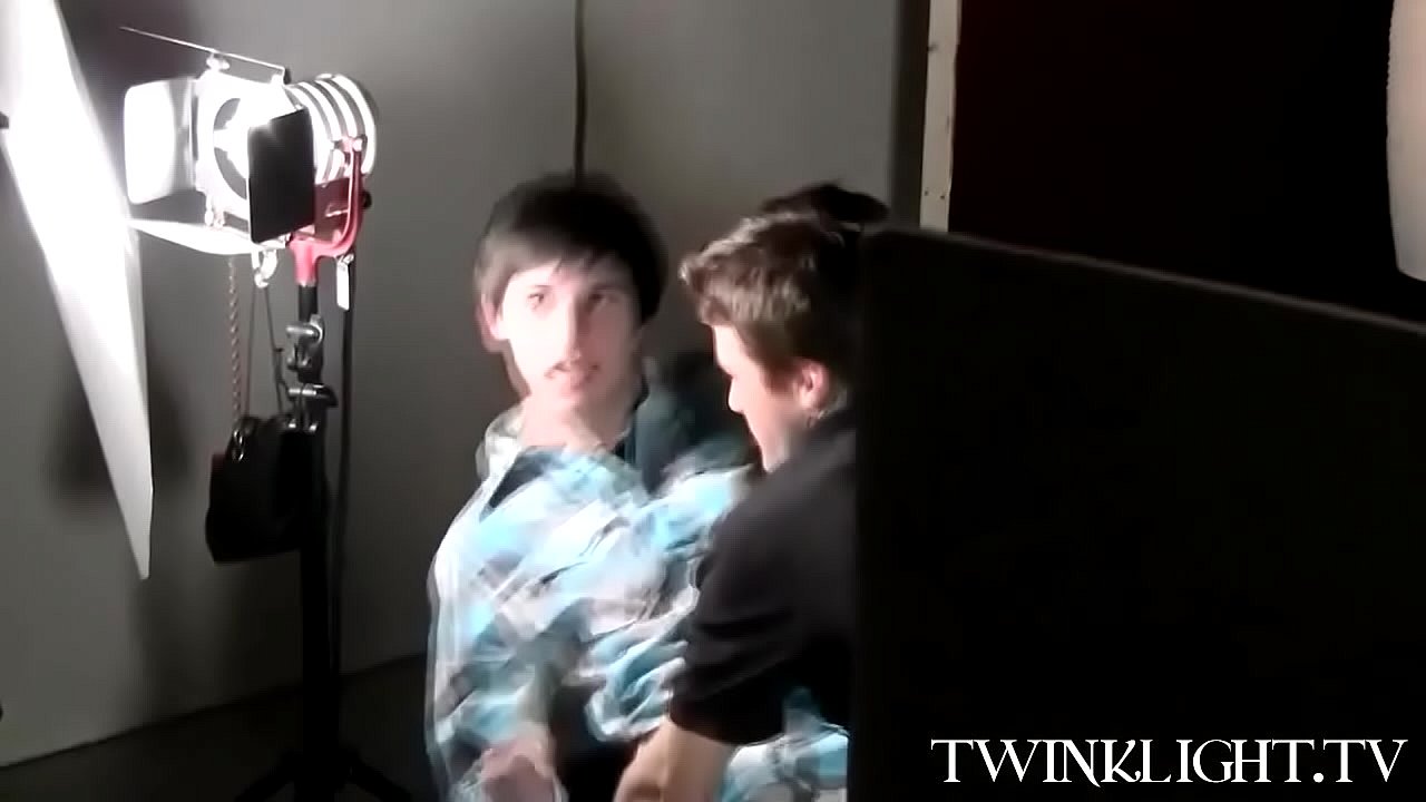 Straight guy seduced into jerking off