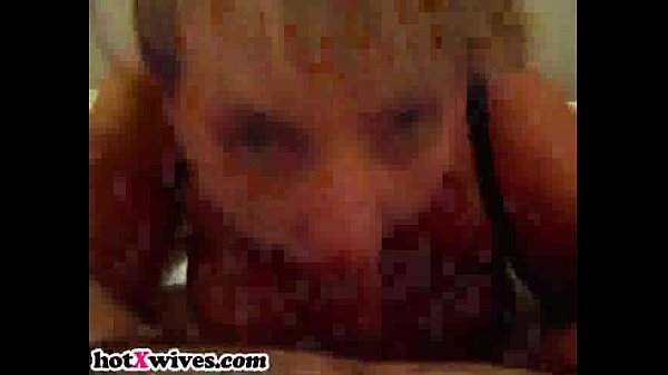 MILF gives very nice head