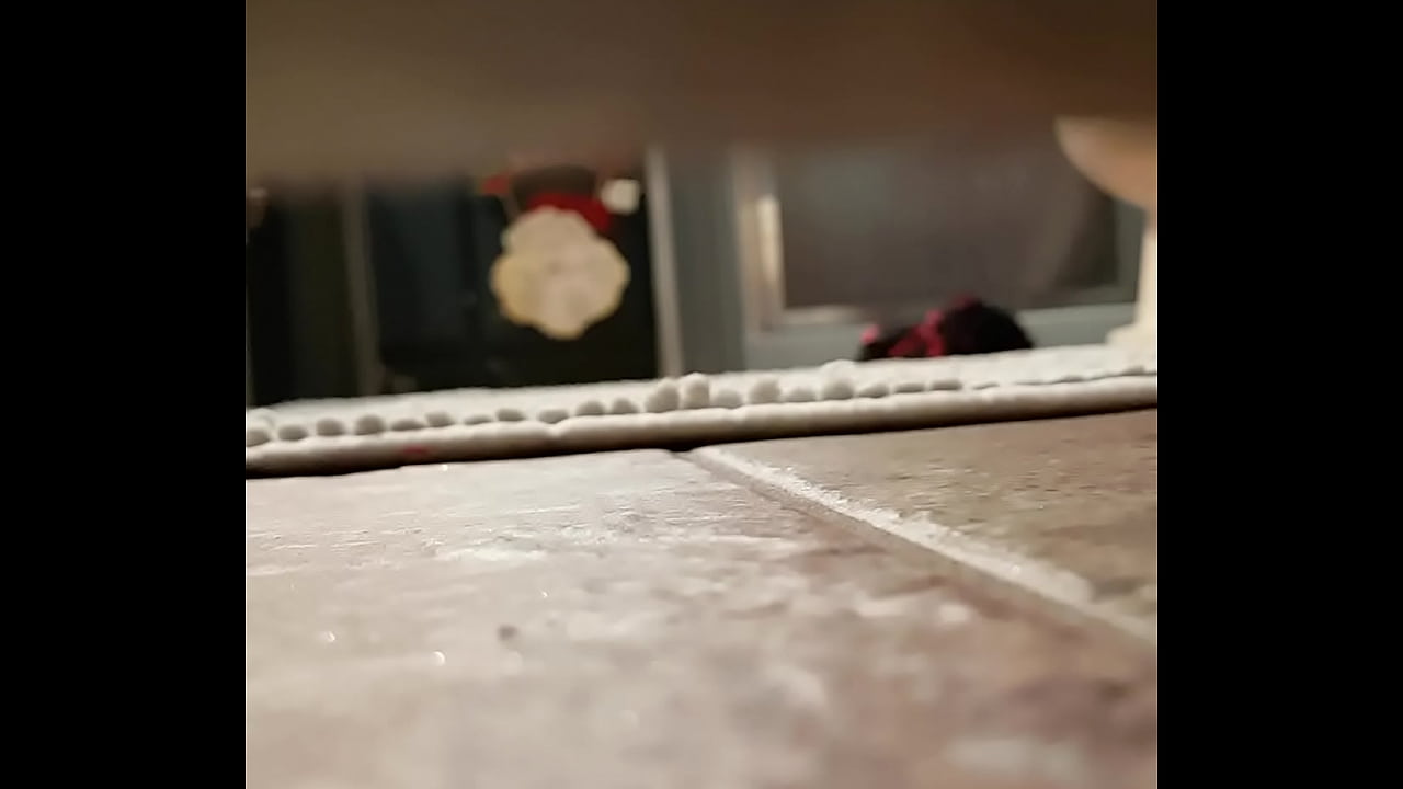 Wife showerhead jilling