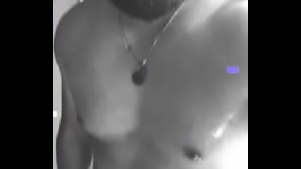 Alfredo Martinez s. en la regadera