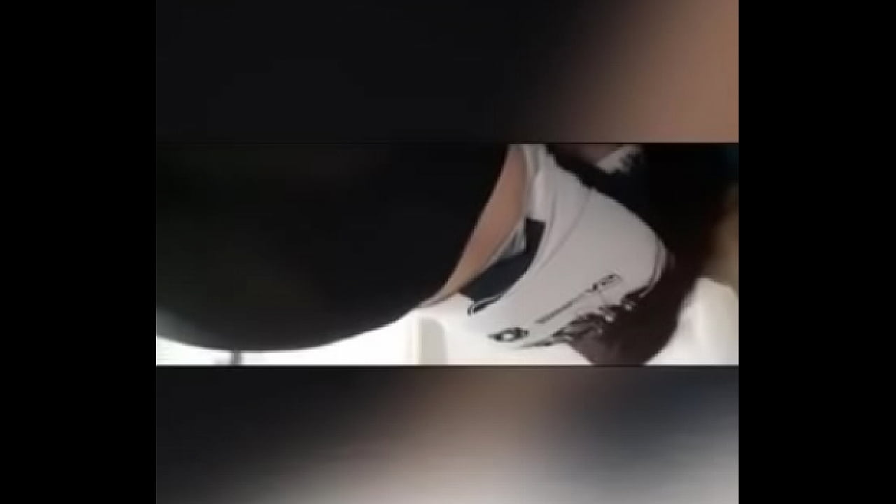 Tuve que cojer con mi jefe para que me suba de puesto