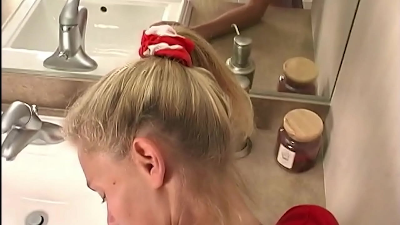 Housewife gets anal from boyfriend and sucks sperm from a rubber