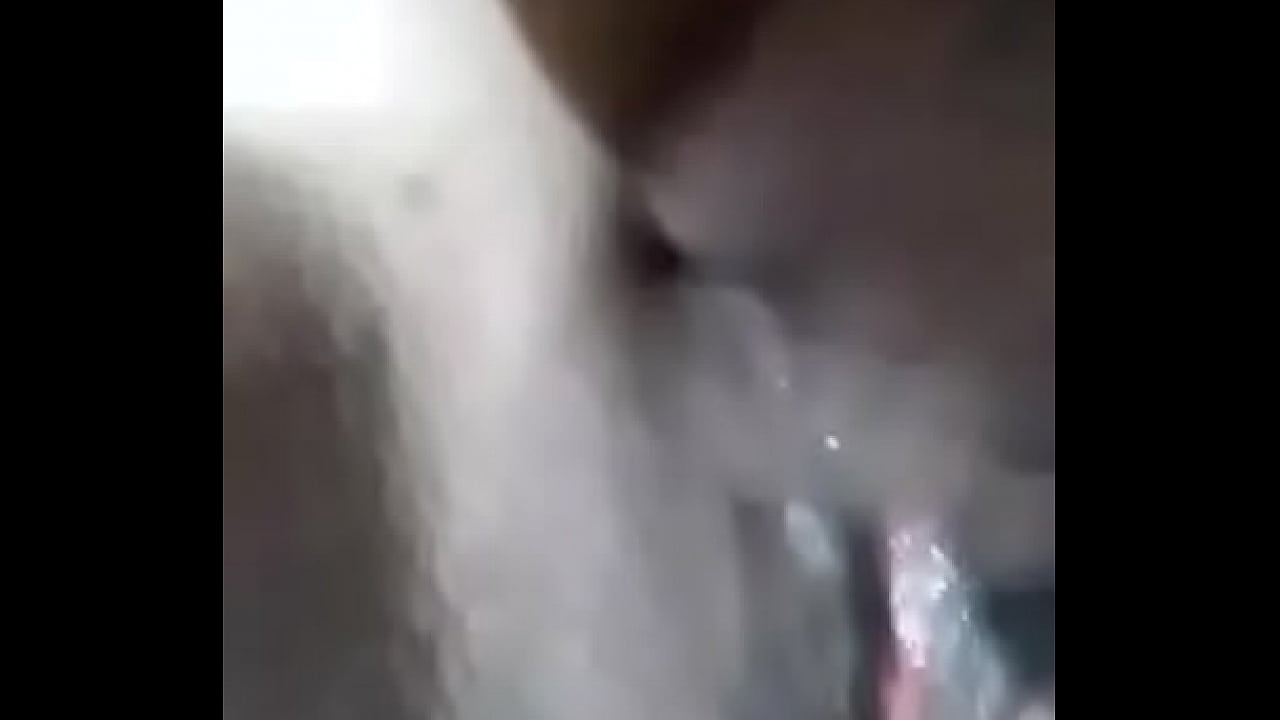 Charapita de la discoteca encanto de la selva Lima Peru le gusto mi pene y me mando un video mas turb&aacute;ndose