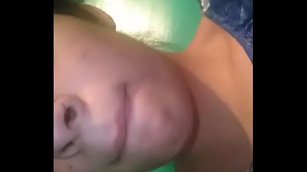 Est&aacute; en la banda del colegio y le encanta meterse el palo de lira