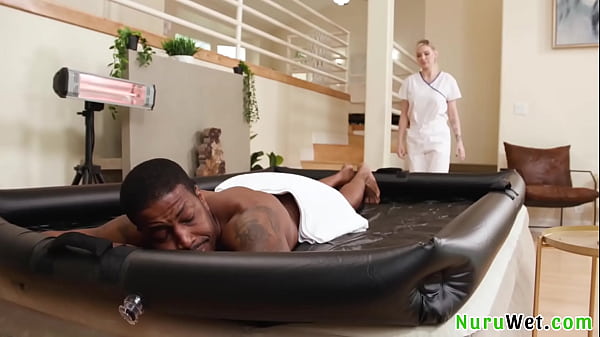 Stunning big tit blondie hottie rub he rjuicy big tits on her client during nuru massage